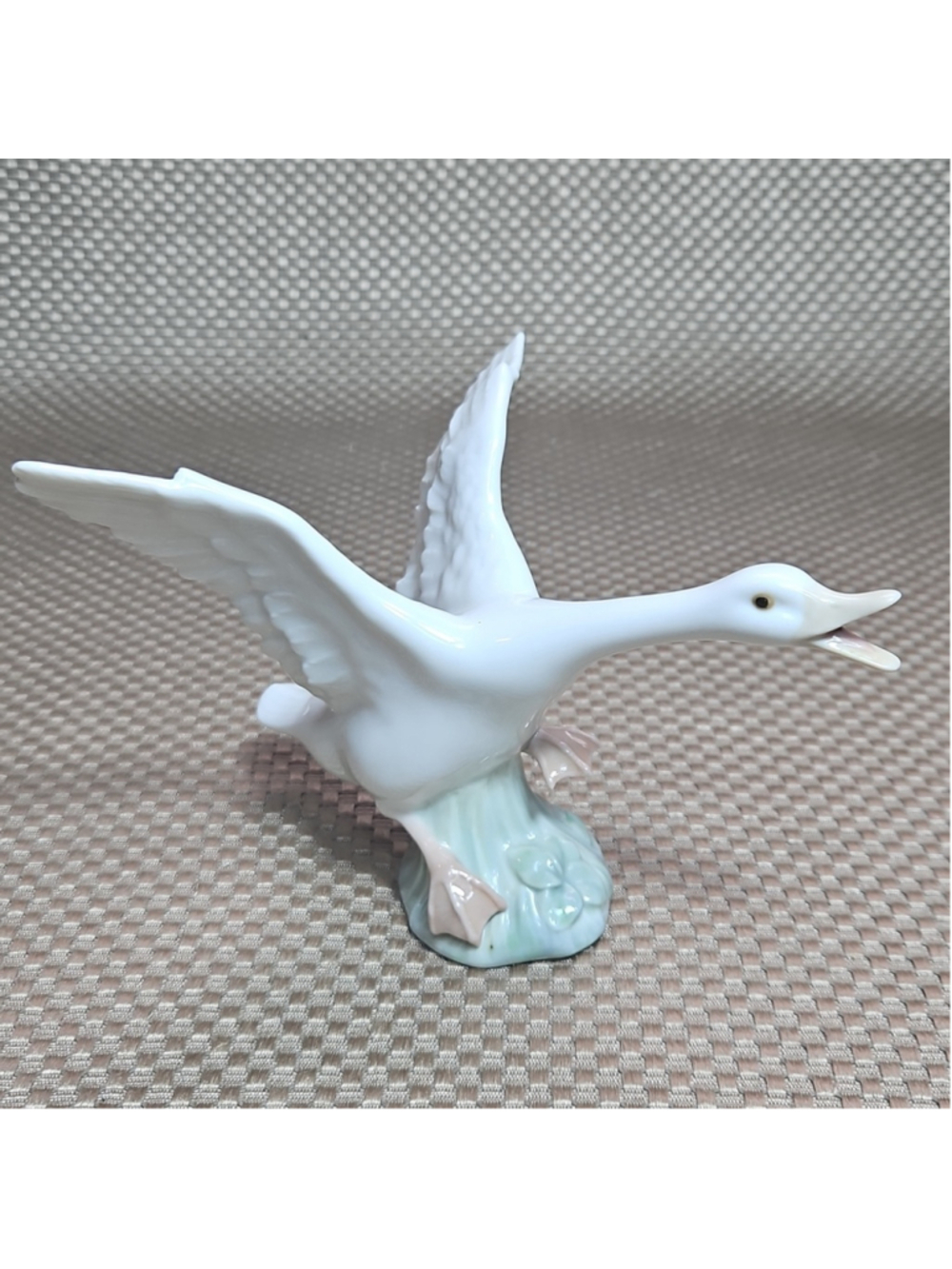 LLADRO GOOSE TAKING FLIGHT #1265 SPAIN